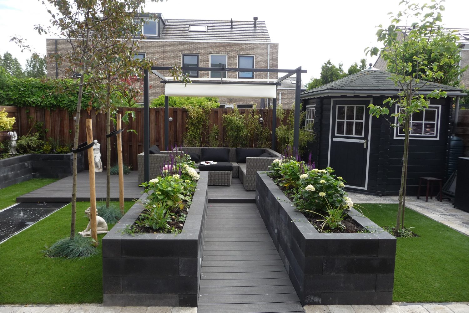 Rusteloosheid emmer Onvoorziene omstandigheden Moderne strakke en onderhoudsvriendelijke tuin in Heemskerk - De Tuinen Van  Renee Koen