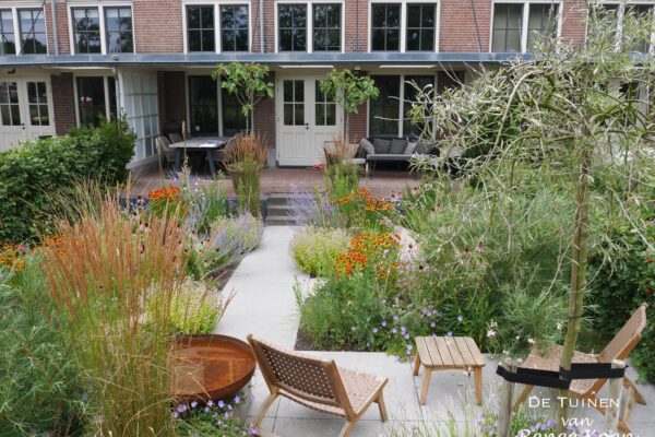 03 De Tuinen van Renee Koen kleine achtertuin tuinontwerper Bakkum bloemrijk duinen